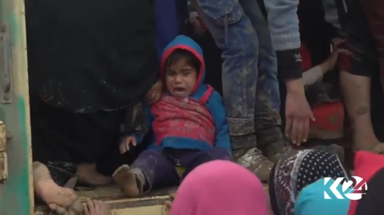 بالصور.. حدة المعارك تصعد موجة النزوح بالموصل وسط ظروف مأساوية