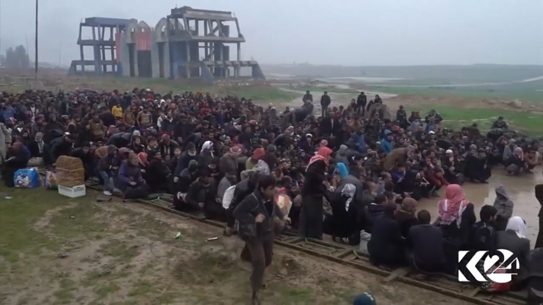 بالصور.. حدة المعارك تصعد موجة النزوح بالموصل وسط ظروف مأساوية