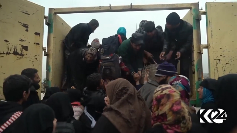 بالصور.. حدة المعارك تصعد موجة النزوح بالموصل وسط ظروف مأساوية