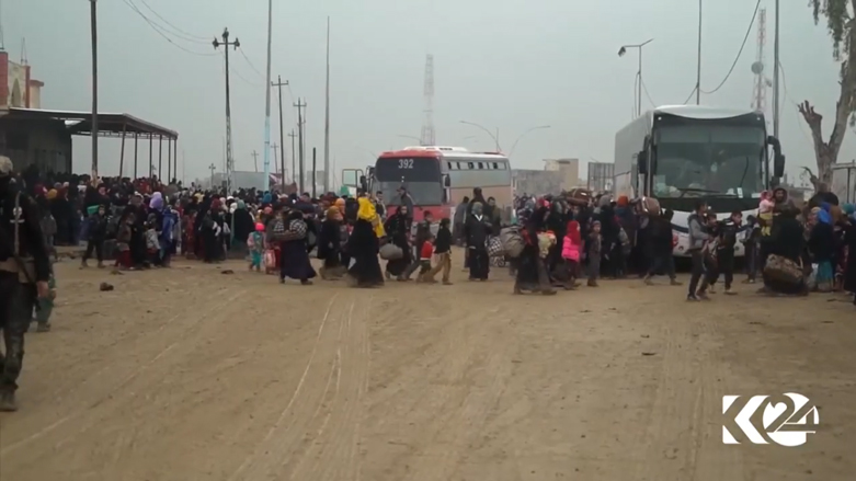 بالصور.. حدة المعارك تصعد موجة النزوح بالموصل وسط ظروف مأساوية