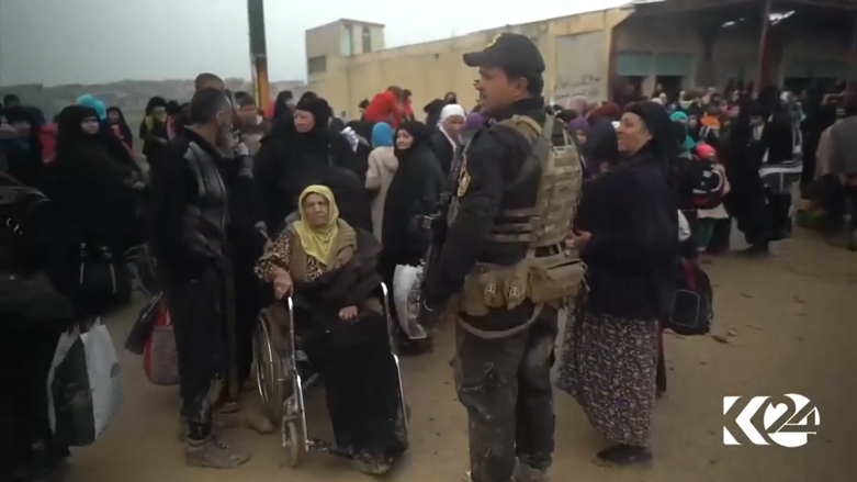 بالصور.. حدة المعارك تصعد موجة النزوح بالموصل وسط ظروف مأساوية