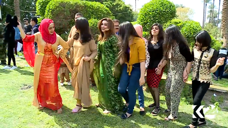 حلقات الدبكة بمناسبة عيد نوروز