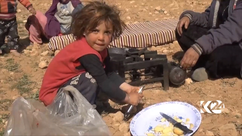 بالصور.. آلاف النازحين من ريف الباب ومنبج تطلق نداءات استغاثة 