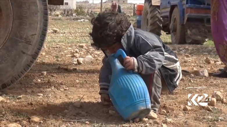 بالصور.. آلاف النازحين من ريف الباب ومنبج تطلق نداءات استغاثة 