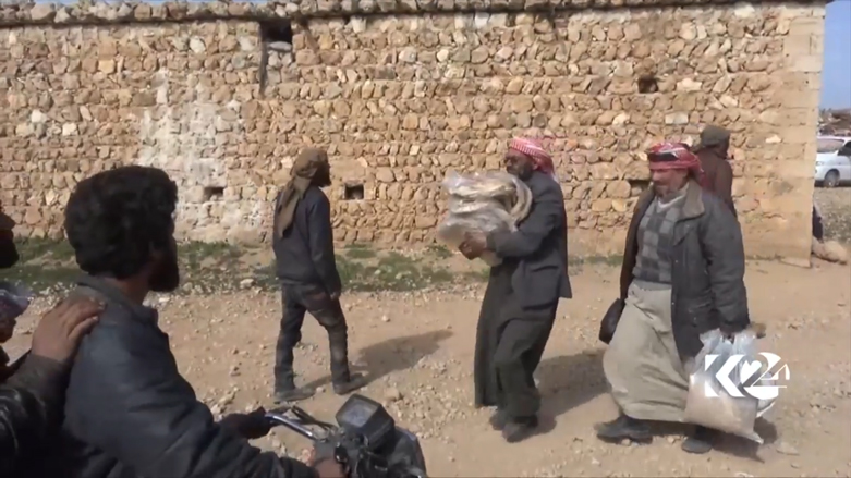 بالصور.. آلاف النازحين من ريف الباب ومنبج تطلق نداءات استغاثة 