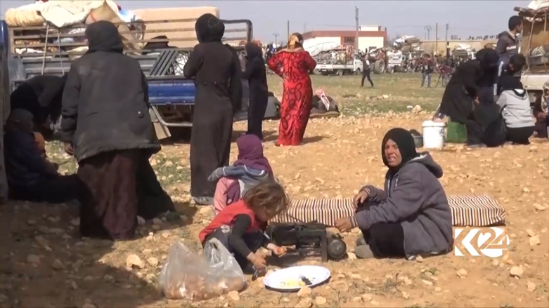 بالصور.. آلاف النازحين من ريف الباب ومنبج تطلق نداءات استغاثة 