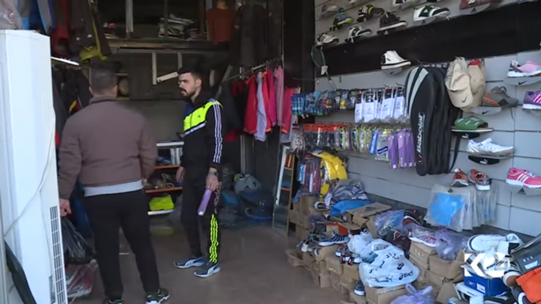 بالصور.. اقبال على شراء الالبسة الرياضية في الموصل بعد حرمان