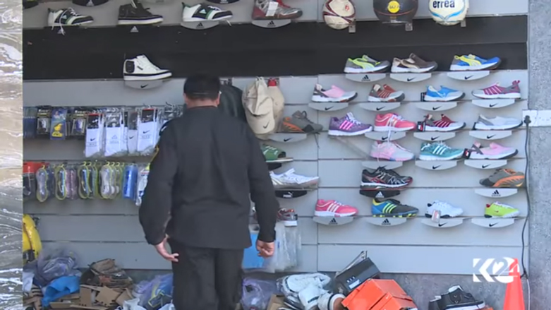 بالصور.. اقبال على شراء الالبسة الرياضية في الموصل بعد حرمان