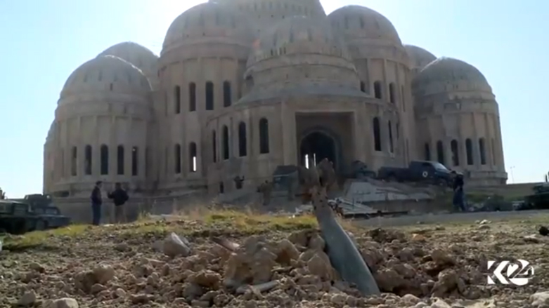  العلم العراقي يرفع فوق أكبر جامع حوله داعش لورشة تجهيز المفخخات بالموصل