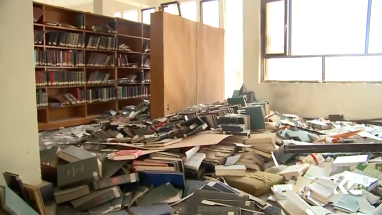 بالصور.. ماذا فعل داعش بملايين الكتب في الموصل؟