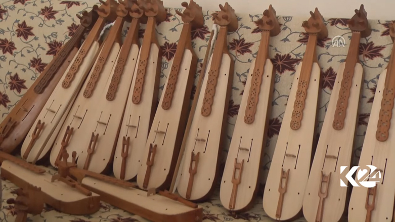  تركي يصنع الكمنجات من 56 عاما ويبحث عن وريث