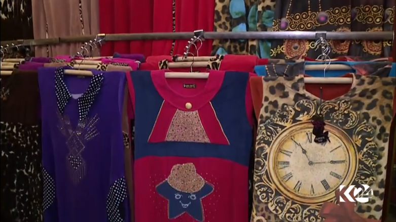 بالصور.. اسواق الموصل تطيح بالسواد وتصطبغ بالألوان الزاهية