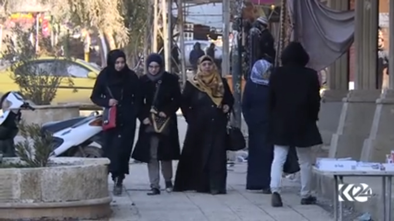 بالصور.. اسواق الموصل تطيح بالسواد وتصطبغ بالألوان الزاهية