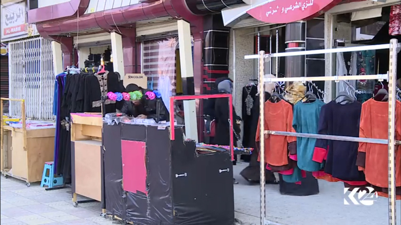 بالصور.. اسواق الموصل تطيح بالسواد وتصطبغ بالألوان الزاهية