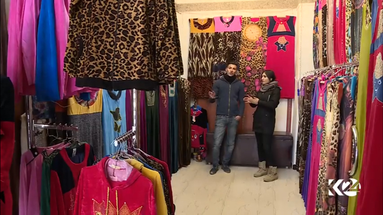 بالصور.. اسواق الموصل تطيح بالسواد وتصطبغ بالألوان الزاهية