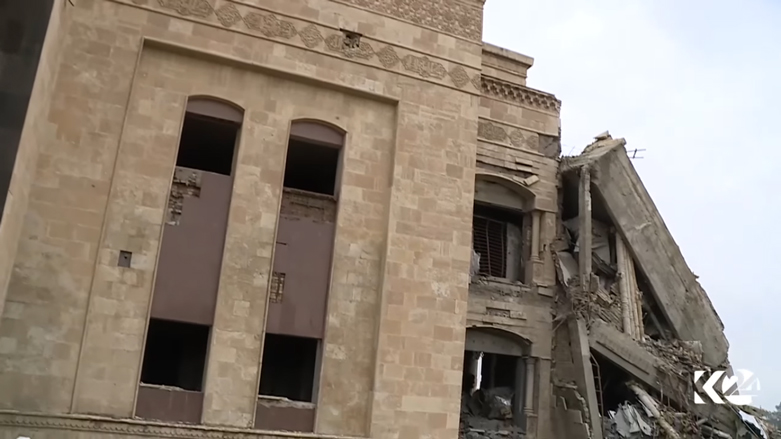 آثار الدمار بادية على أجزاء من القصر بفعل المعارك