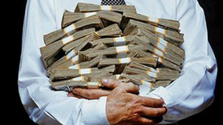 8 اشخاص يملكون نصف ثروة العالم