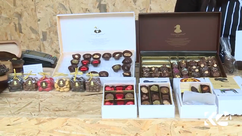بالصور.. مجسمات واصناف متنوعة للشوكولاتة بمهرجان اسطنبول واقبال من عشاقها
