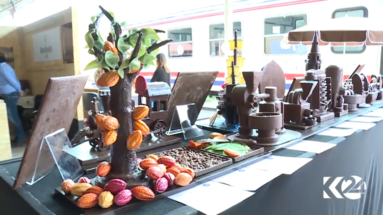 بالصور.. مجسمات واصناف متنوعة للشوكولاتة بمهرجان اسطنبول واقبال من عشاقها