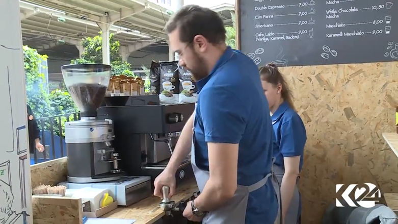 بالصور.. مجسمات واصناف متنوعة للشوكولاتة بمهرجان اسطنبول واقبال من عشاقها