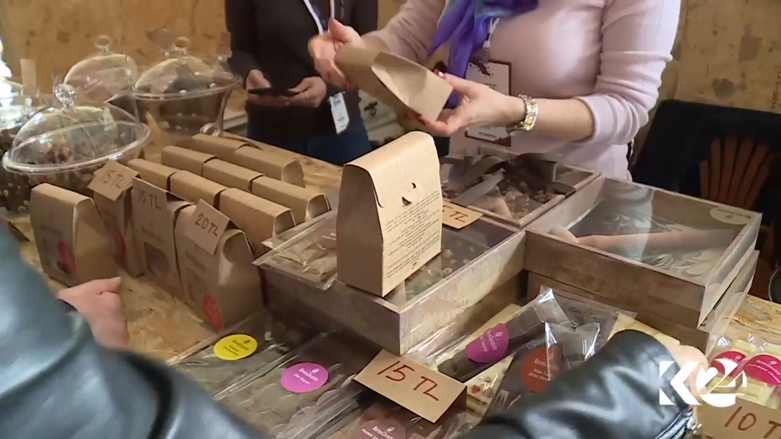 بالصور.. مجسمات واصناف متنوعة للشوكولاتة بمهرجان اسطنبول واقبال من عشاقها