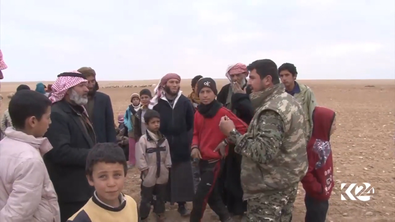 عوائل هاربة من تنظيم داعش بالطبقة