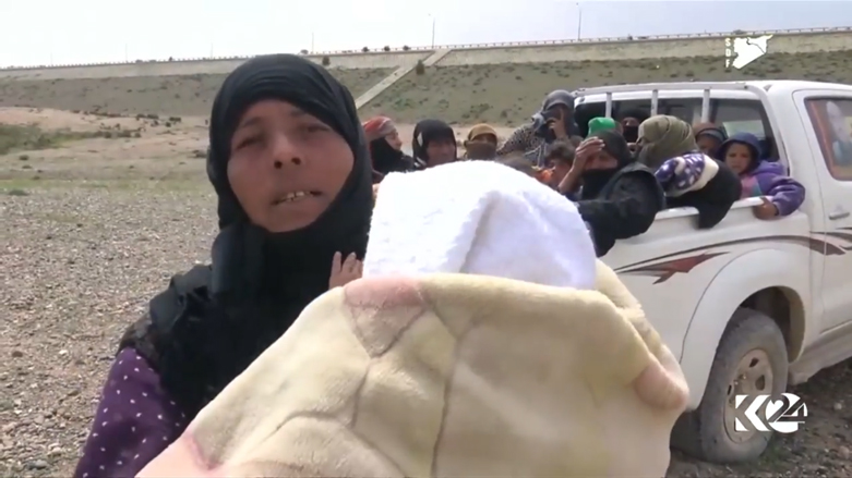 تقول هذه الامرأة انها لا تصدق انها نجت واسرتها من بطش داعش