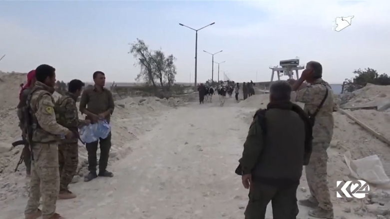 بالصور.. اهالي الطبقة يحبطون خطة لداعش ويلوذون بـ