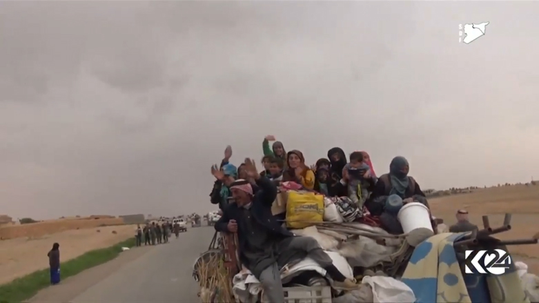 بالصور.. اهالي الطبقة يحبطون خطة لداعش ويلوذون بـ