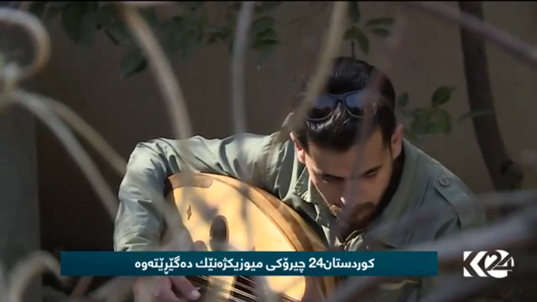 يقول خالد انه كان يغلق النوافذ ويعزف باصابعه فقط خوفا من تنظيم داعش