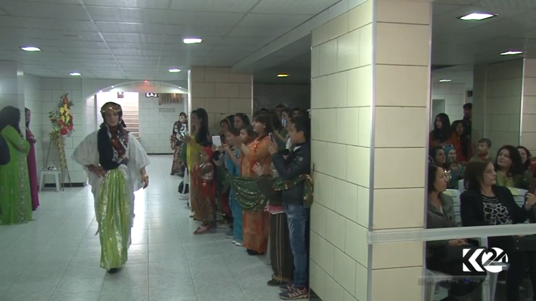 بالصور.. نساء القامشلي يكرسن الثقافة الكوردية بأزيائهن