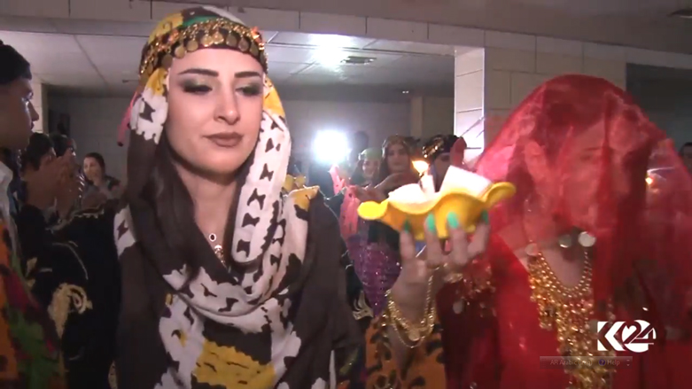 بالصور.. نساء القامشلي يكرسن الثقافة الكوردية بأزيائهن