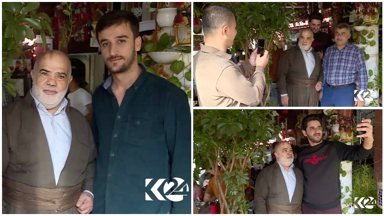 People often stop to take photos with Nuri Ismail because of his resemblance to Iraqi Prime Minister Haider al-Abadi. (Photo: Kurdistan 24)