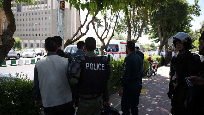  در حملە داعش بە مجلس ایران و آرامگاه آیت‌الله خمینی در ١٧ خرداد ماه ١٢کشته و ٤٢ زخمی برجای گذاشت