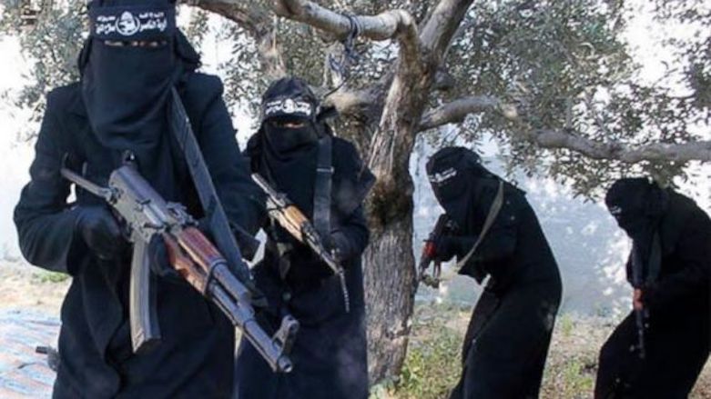 Female Islamic State (IS) fighters are seen participating in a weapons training drill. (Photo: Archive)