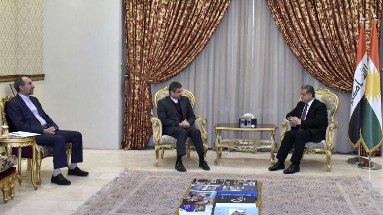 Head of the KRG’s Department of Foreign Relations (DFR), Falah Mustafa, met with the Iranian Deputy Consul-General in Erbil, Siyamak Burhani on Sunday in Erbil.