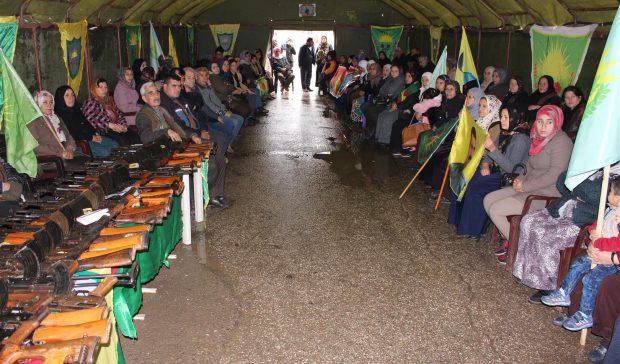 یکی از مراکز ثبت نام داوطلبان برای دفاع از عفرین در شهر دِرک تابع کانتون جزیره در کردستان سوریه