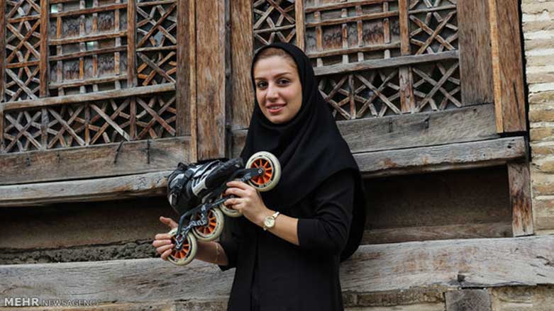 متین معززی دختر دوچرخه سوار و اسکت باز ایرانی