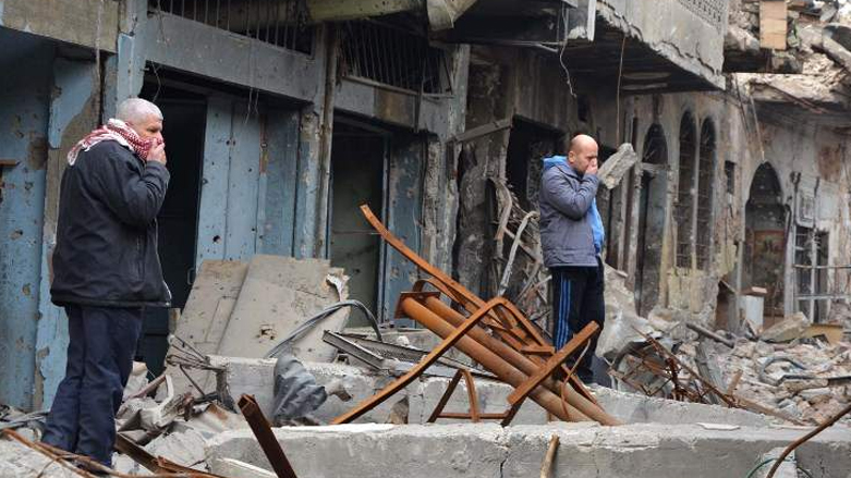 Residents in Mosul complain about the unbearable smell of decaying bodies that have not been removed yet by security forces. (Photo: AFP)