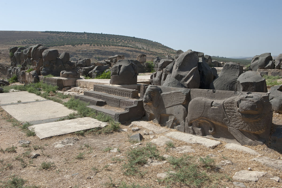 Girê Eyn Dara ya şûwarî berî bombebarana firokeyên artêşa Tirkiyê 