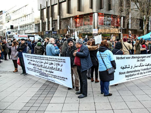 تجمع اعتراضی ۲۰۰ تن از ایرانیان مقیم آلمان در شهر هانوفر