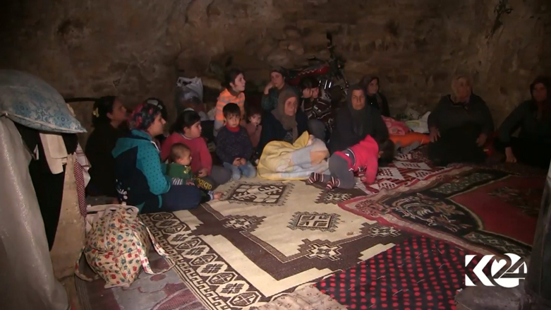 (بالصور) مدنيون في كهوف عفرين.. وكوردي يصرخ: نحن باقون طالما بقيت زيتونة واحدة