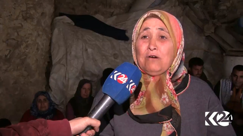 (بالصور) مدنيون في كهوف عفرين.. وكوردي يصرخ: نحن باقون طالما بقيت زيتونة واحدة