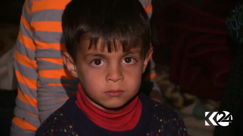 (بالصور) مدنيون في كهوف عفرين.. وكوردي يصرخ: نحن باقون طالما بقيت زيتونة واحدة