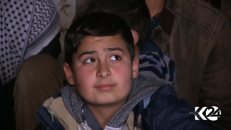 (بالصور) مدنيون في كهوف عفرين.. وكوردي يصرخ: نحن باقون طالما بقيت زيتونة واحدة