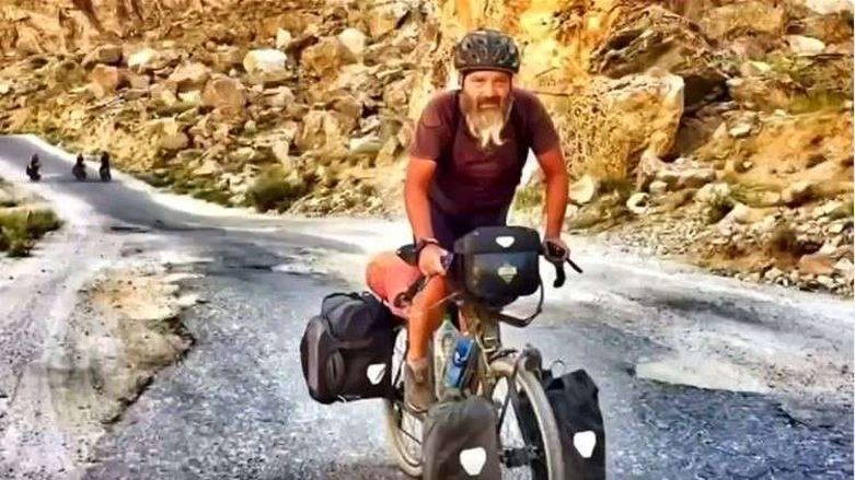 به‌ڤیدیۆ.. ساڵێكی ته‌واو به‌پایسكل رۆیشتن بۆئه‌وه‌ی كوڕه‌كه‌یان له‌ ئۆڵۆمپیاد ببینن