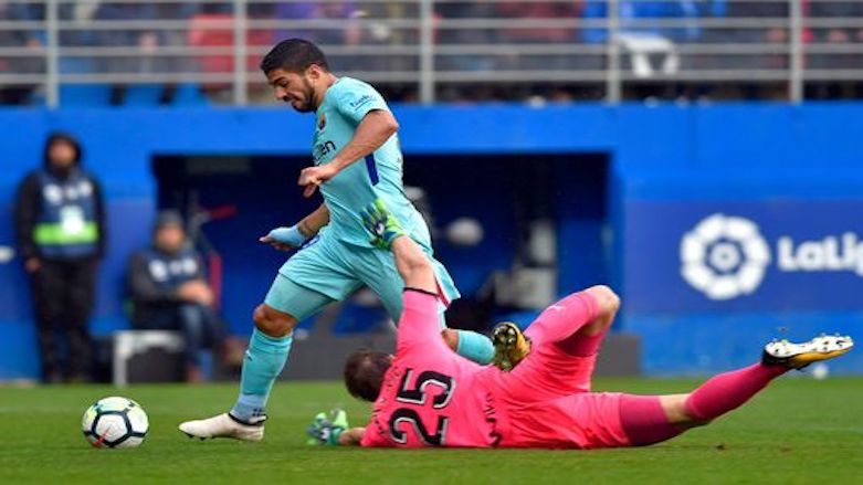 Barceloan striker Luis Suarez broke the deadlock 16 minutes into the first-half when he rounded Eibar goalkeeper Marko Dmitrovic, Feb. 17, 2018. (Photo: Getty)