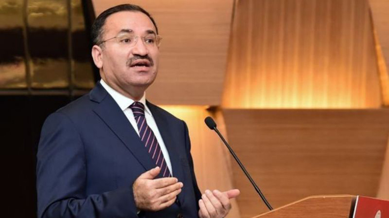 Tirkiye: Emê êrîşî serbazên Amerîkî bikin yên li Minbic cilên YPGê li xwe dikin 