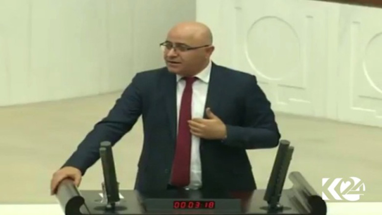 په‌رله‌مانتارێكی هه‌ده‌په‌ له‌ناو په‌رله‌مان به‌توندی هێرشه‌كه‌ی توركیا بۆ سه‌ر عه‌فرین ئیدانه‌ ده‌كات