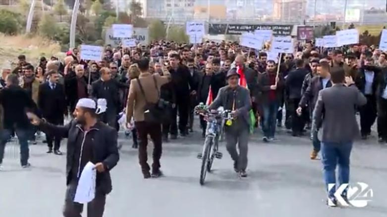 له‌ سلێمانى مامۆستايانى ناڕازى هانا بۆ نووسينگه‌ى ئه‌نجوومه‌نى نوێنه‌رانى عێراق ده‌به‌ن